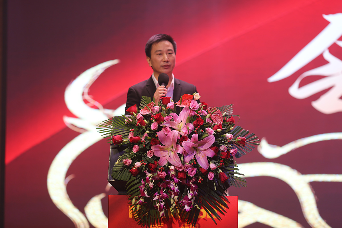 永葆初心,勤开拓梦圆二〇二〇;牢记使命,再出发续写春天故事 ——银河集团成立二十四周年暨网络表彰颁奖盛典在深圳举行 永葆初心,勤开拓梦圆二〇二〇;牢记使命,再出发续写春天故事 ——银河集团成立二十四周年暨网络表彰颁奖盛典在深圳举行