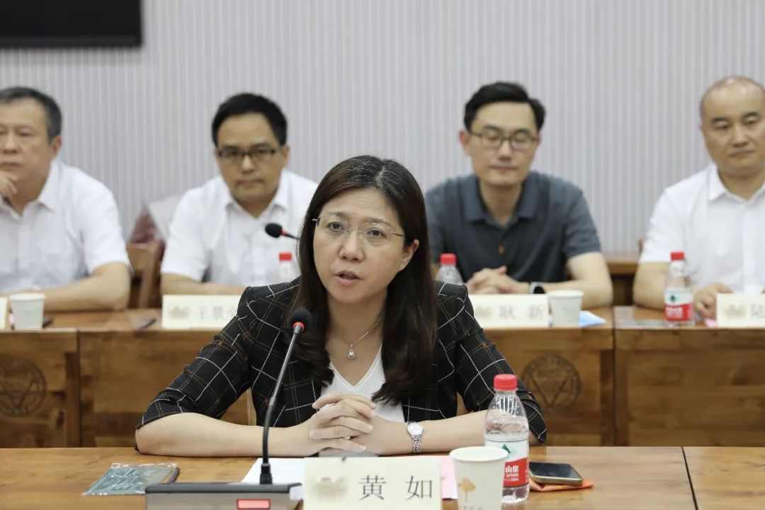 银河集团与东南大学签订产学研战略合作协议,瞿磊获颁“东南大学至善教育贡献奖” 银河集团与东南大学签订产学研战略合作协议,瞿磊获颁“东南大学至善教育贡献奖”