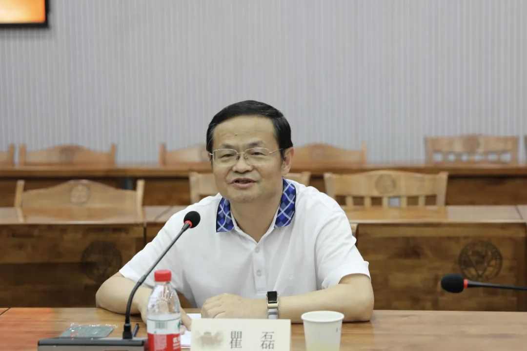 银河集团与东南大学签订产学研战略合作协议,瞿磊获颁“东南大学至善教育贡献奖” 银河集团与东南大学签订产学研战略合作协议,瞿磊获颁“东南大学至善教育贡献奖”